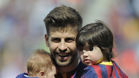 Piqué, un padrazo con sus dos hijos en el Camp Nou