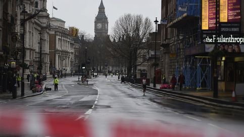 Los atentados de Londres, un día después: detenciones, tres víctimas y flores