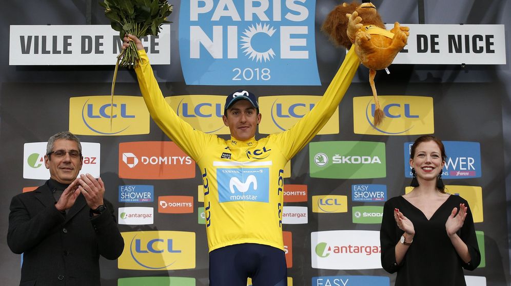 Foto: Marc Soler recibe el jersey amarillo de ganador de la París-Niza. (EFE)