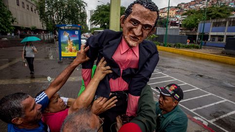 Cientos de muñecos de Barack Obama y Nicolás Maduro arden en Caracas 