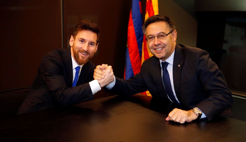 Messi y Bartomeu, en la última renovación.