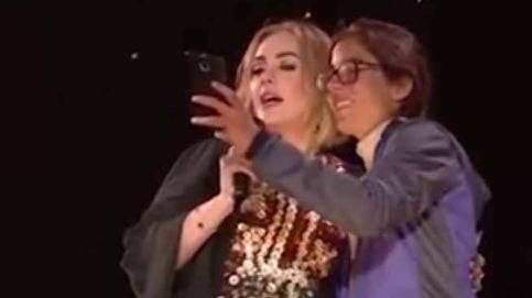 Adele eructa en la cara de una fan ¡y se ríe!
